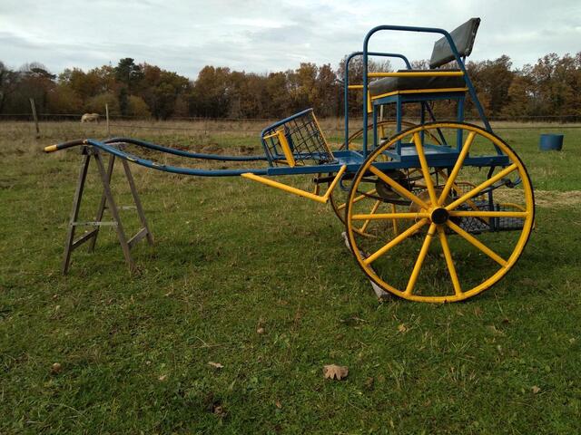 2 roues jaune et bleu