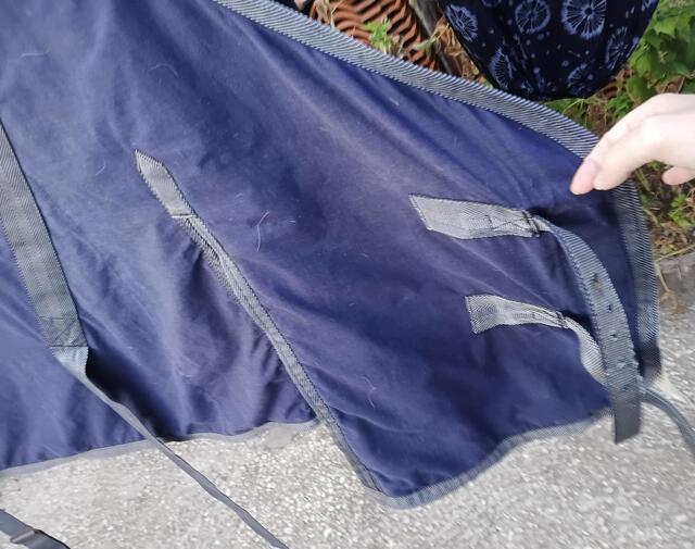 Couverture bleue foncée