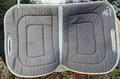 Tapis de selle gris foncé avec bordures bleues claires