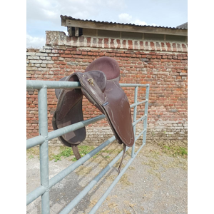 Selle de randonnée stock