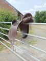 Selle de randonnée stock