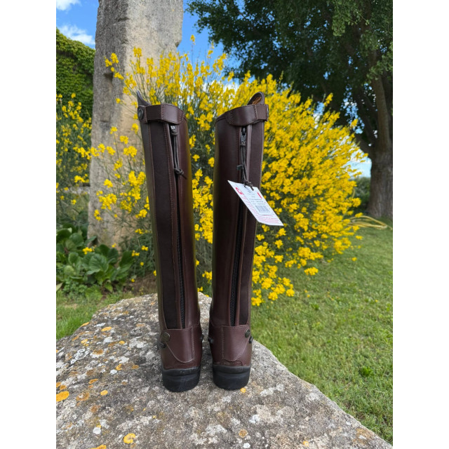 BOTTES