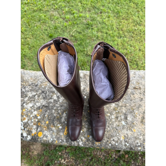 BOTTES