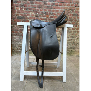 Selle dressage noir équipée 17,5 pouces - Modèle Grand Gilbert, marque Passier - année 2015