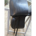 Selle dressage noir équipée 17,5 pouces - Modèle Grand Gilbert, marque Passier - année 2015
