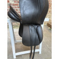 Selle dressage noir équipée 17,5 pouces - Modèle Grand Gilbert, marque Passier - année 2015