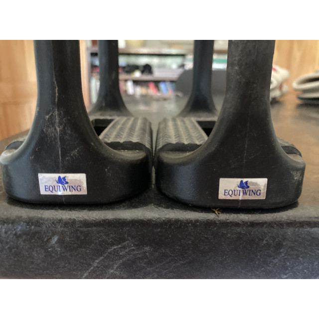 Étriers en polymère Equiwing. Taille 12 cm.