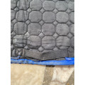Tapis Equiline noir et liseré bleu roi