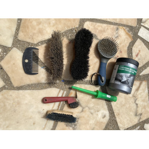 Lot de pansage complet + Brosse Borstiq & Onguent Sabot