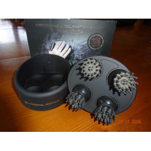 Brosse de toilettage et de massage Imperial Riding IRHVOLTA