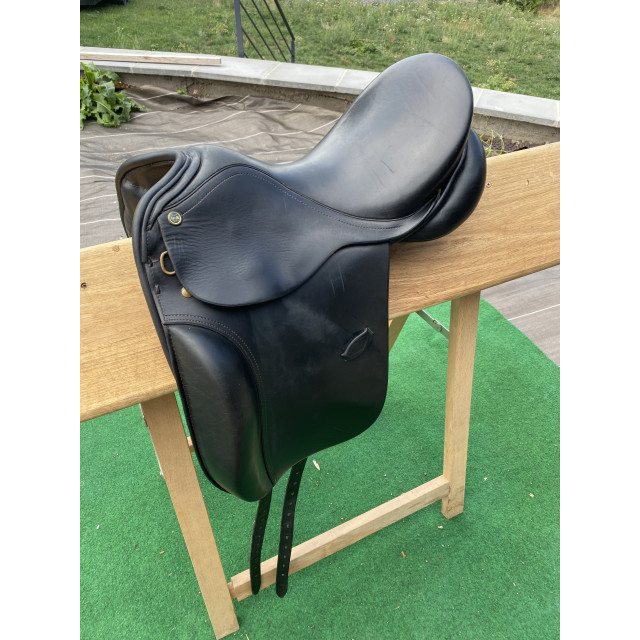 Selle de dressage Henri de Rivel France 16,5 pouces