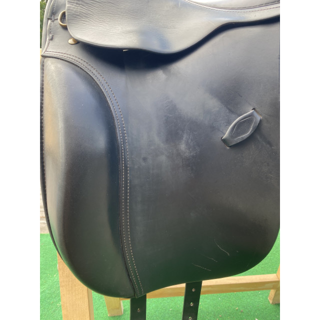 Selle de dressage Henri de Rivel France 16,5 pouces