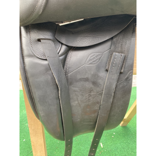 Selle de dressage Henri de Rivel France 16,5 pouces