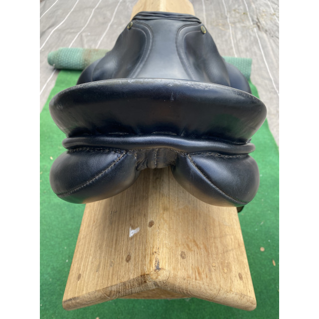 Selle de dressage Henri de Rivel France 16,5 pouces
