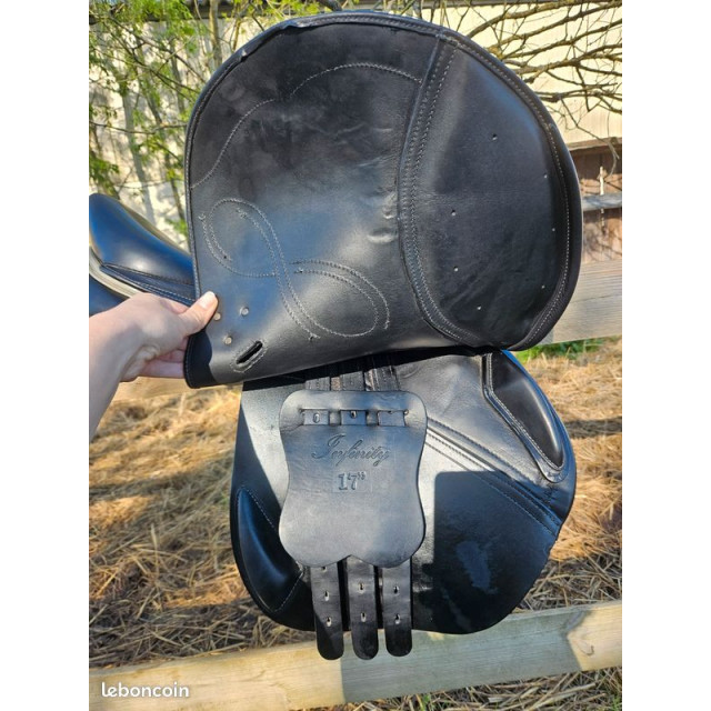 Selle mixte cuir noir 17p Time Rider