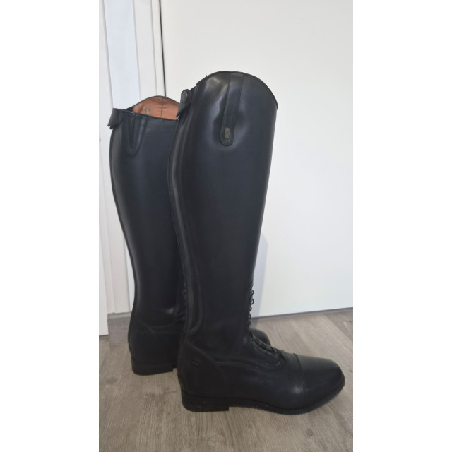 Bottes neuves t. 44