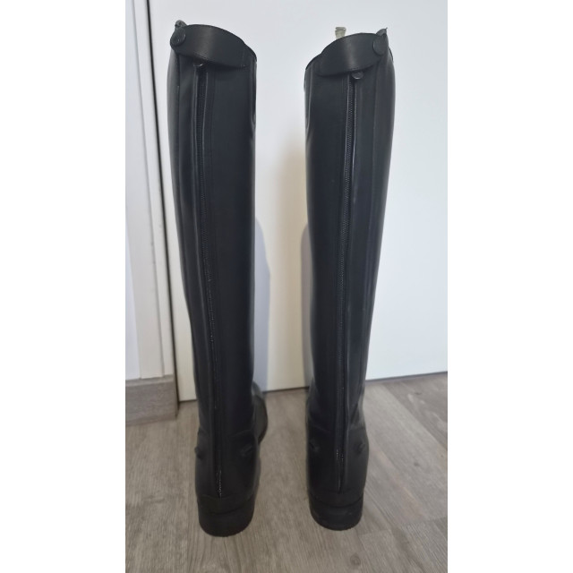 Bottes neuves t. 44