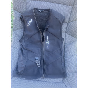 Airbag horse pilot taille xs avec sur gilet noir et une cartouche