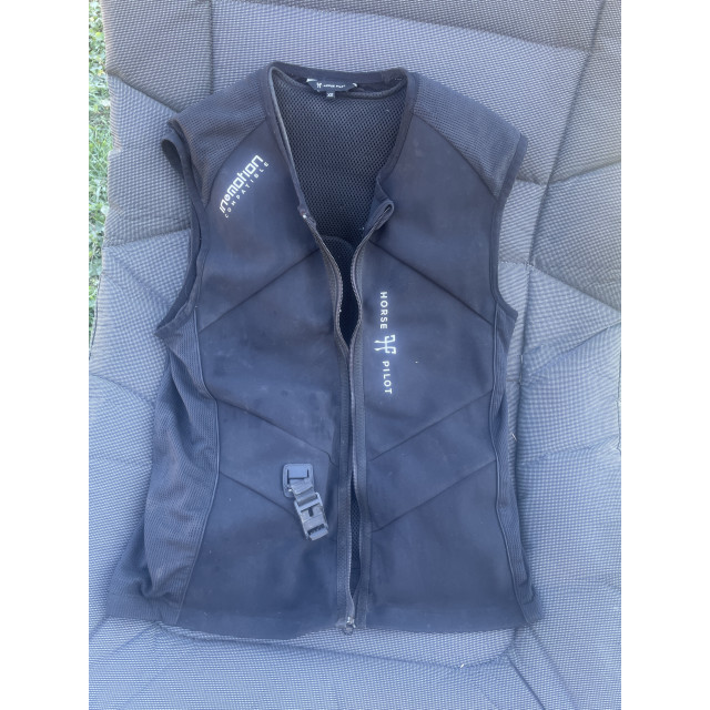 Airbag horse pilot taille xs avec sur gilet noir et une cartouche