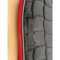 Tapis de selle Harcour Chantilly CSO cheval noir/rouge