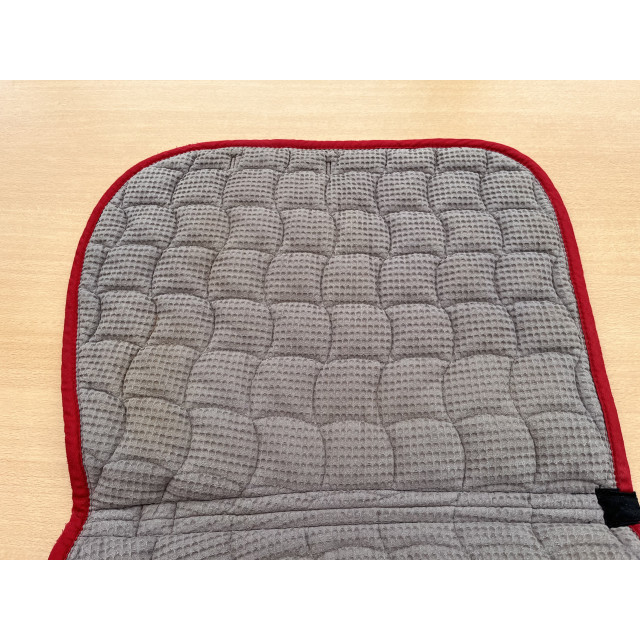 Tapis de selle Harcour Chantilly CSO cheval noir/rouge