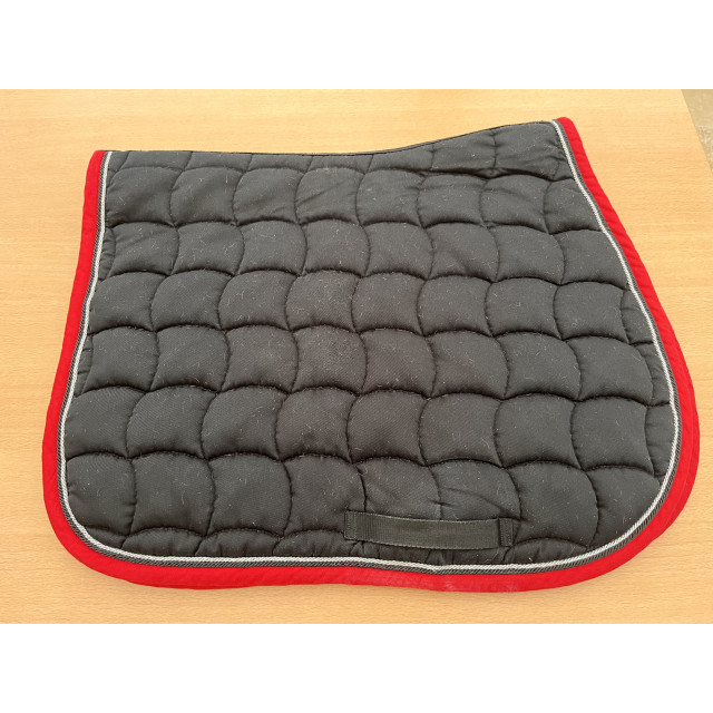Tapis de selle Harcour Chantilly CSO cheval noir/rouge