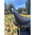 Selle mixte 17" noire + accessoires