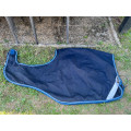 Couvre rein AMIGO bleu imperméable et polaire bande réfléchissante