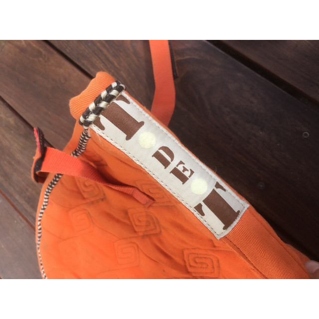 Tapis orange cheval