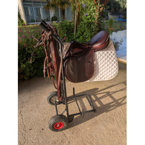 Pack Complet Écurie - Selle CSO Equipe Expression 17" + Accessoires + Chariot + Bridon