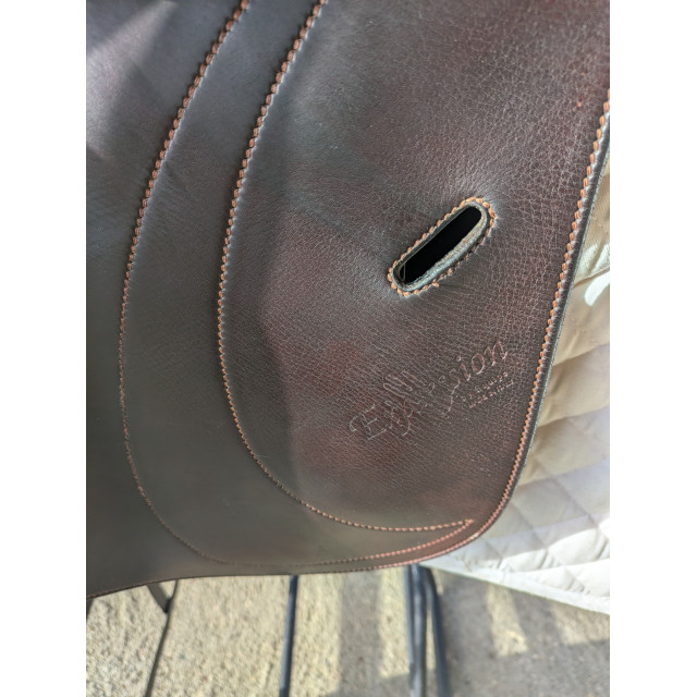 Pack Complet Écurie - Selle CSO Equipe Expression 17" + Accessoires + Chariot + Bridon