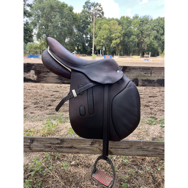 Selle d'obstacle semi-creuse