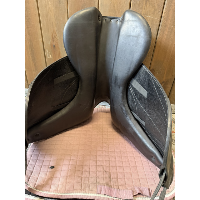 Selle de dressage forestier modèle Aachen 17
