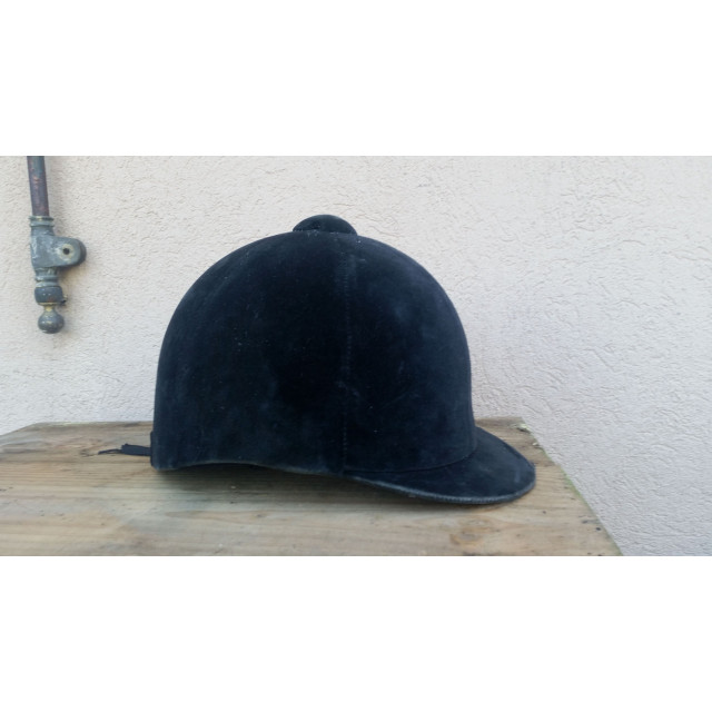 Bombe en velour noir