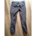 Pantalon komutekir gris