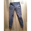 Pantalon komutekir gris