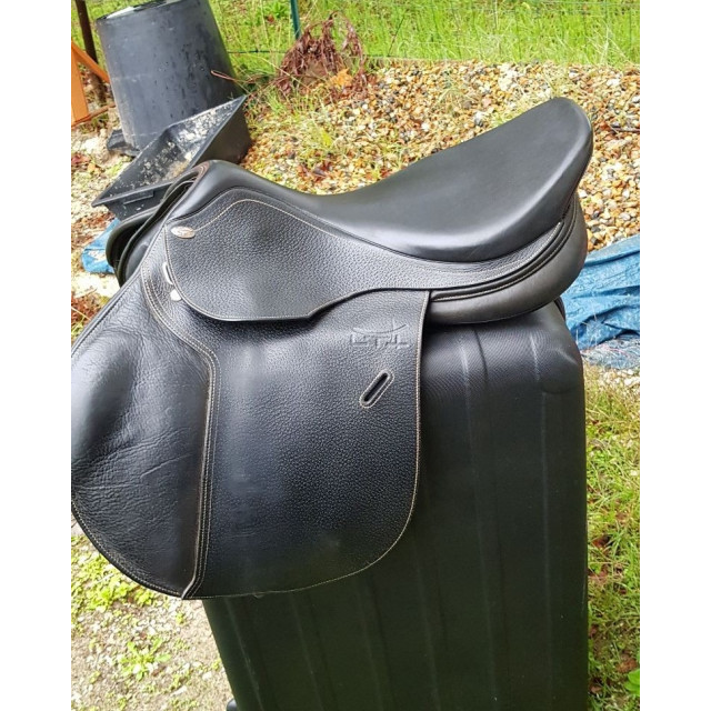 Selle en cuir noir