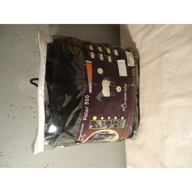 Couverture en polaire noire