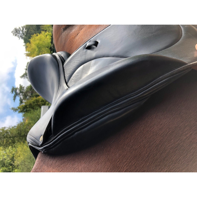 SELLE DE DRESSAGE