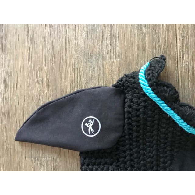 bonnet noir et bleu