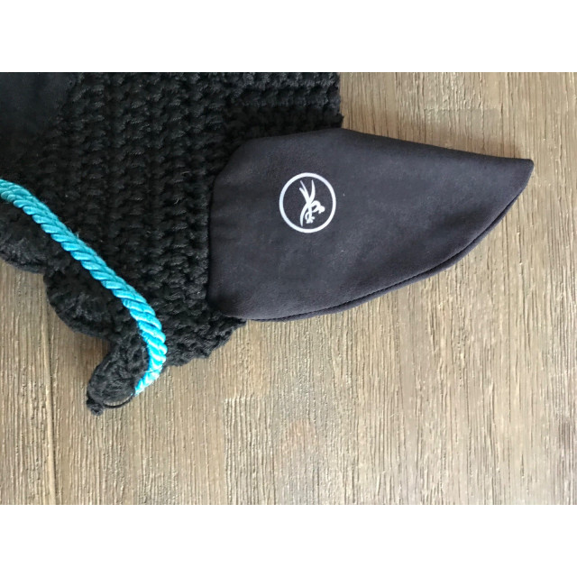 bonnet noir et bleu