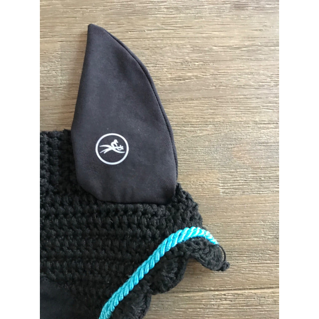 bonnet noir et bleu