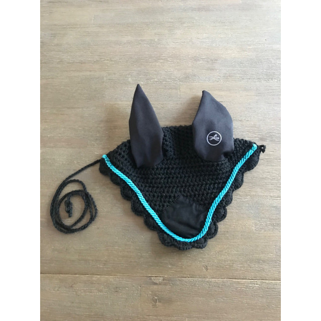 bonnet noir et bleu