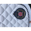 tapis de concours blanc avec détails bleu marine