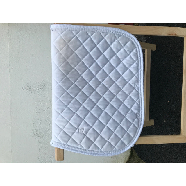 tapis de concours blanc avec détails bleu marine