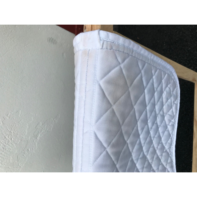 tapis de concours blanc avec détails bleu marine