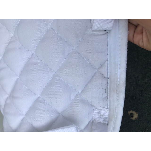 tapis de concours blanc avec détails bleu marine
