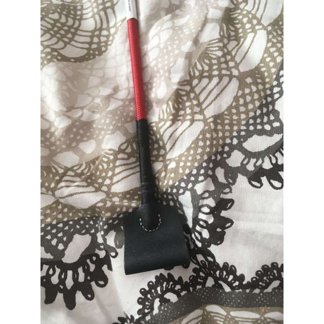 cravache rouge