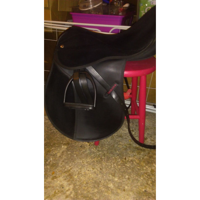 tapis +amortisseur + selle +étrivière et étrier