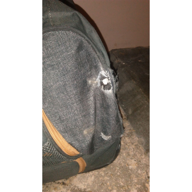 lots sac a roulette+boite de pansage +botte en cuire et sac a botte +protège dos cross +bombe et cravache et protection